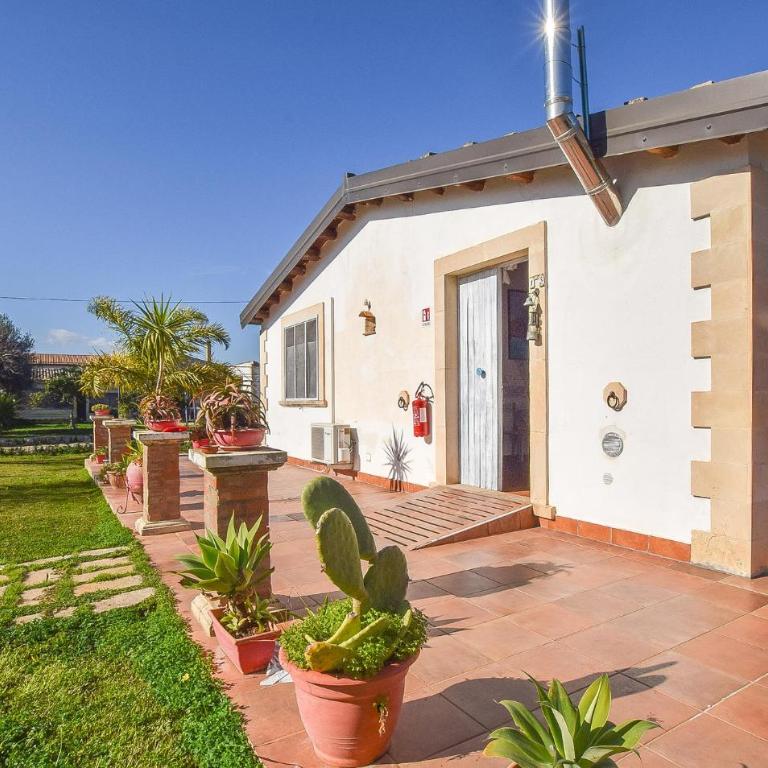 Nice Home In Siracusa With Wifi - Two-Bedroom Holiday Home - 1