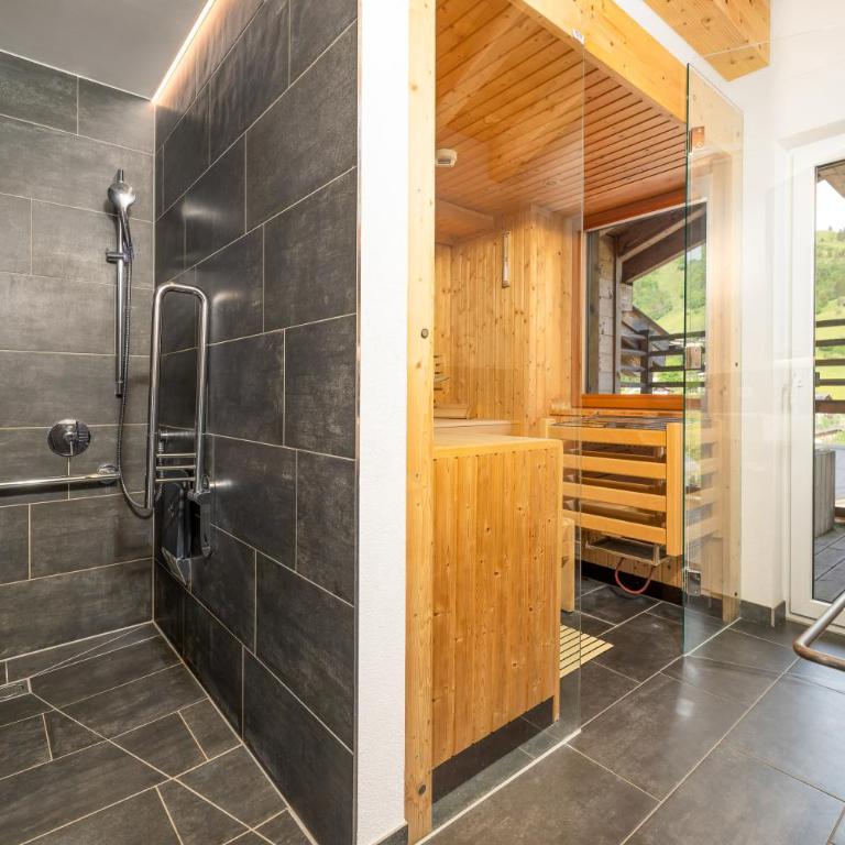 AvenidA Panorama Suites - Penthouse-Suite mit 3 Schlafzimmern und Sauna - 8