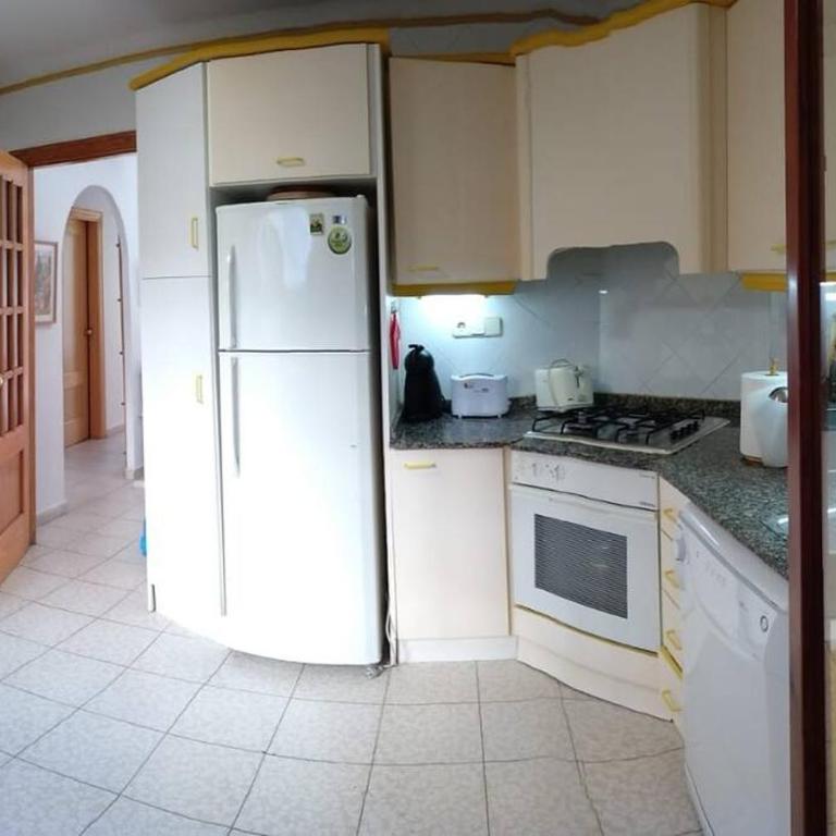 Amplio apartamento al lado del mar - Three-Bedroom Apartment - 3