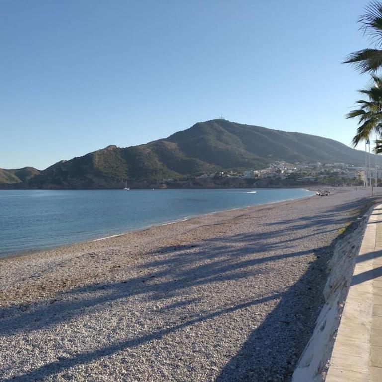 Amplio apartamento al lado del mar - Three-Bedroom Apartment - 5