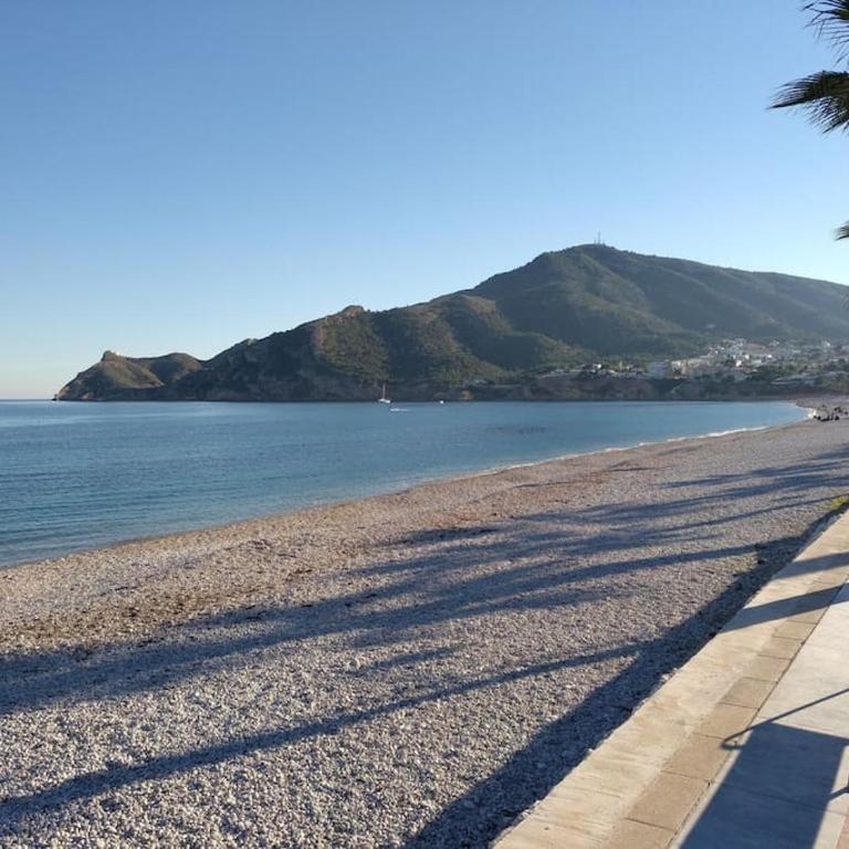 Amplio apartamento al lado del mar - Three-Bedroom Apartment - 6