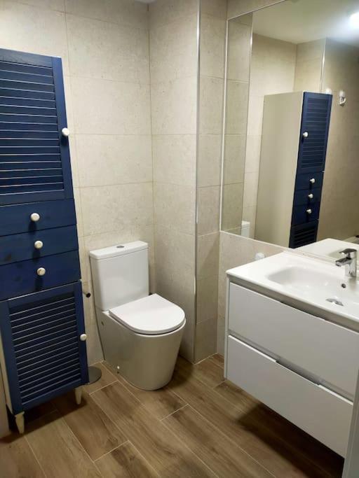Amplio apartamento al lado del mar - Three-Bedroom Apartment - 19