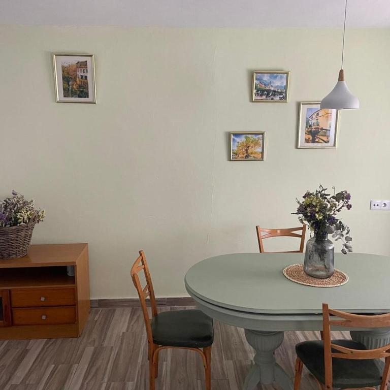 El 10 de Solar Bajo - Four-Bedroom House - 7