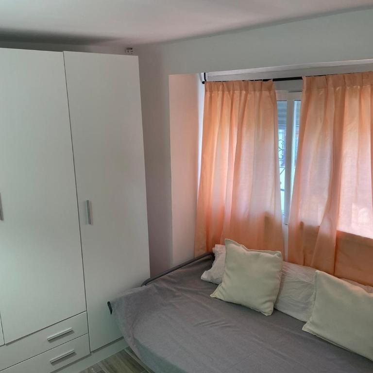 El 10 de Solar Bajo - Four-Bedroom House - 26