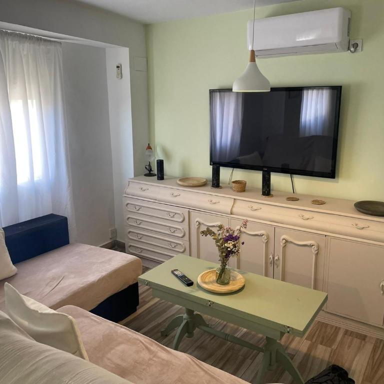 El 10 de Solar Bajo - Four-Bedroom House - 3