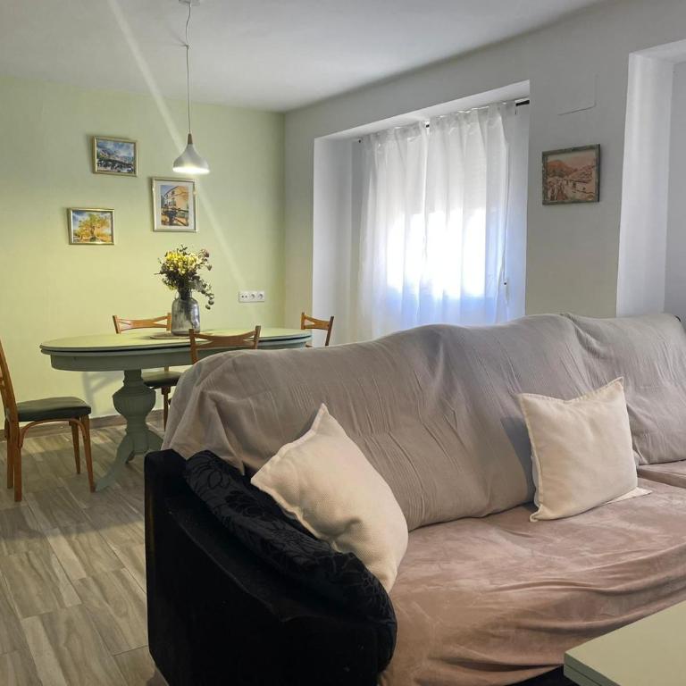 El 10 de Solar Bajo - Four-Bedroom House - 13