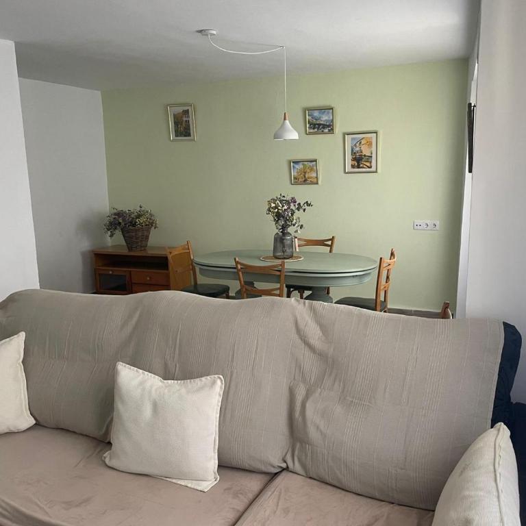 El 10 de Solar Bajo - Four-Bedroom House - 14