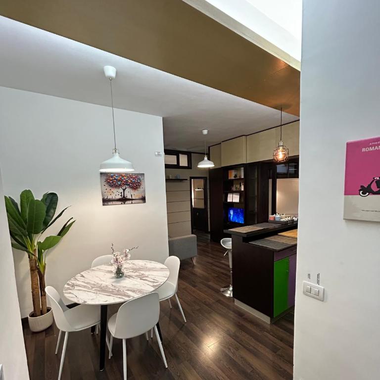 Candelor House - Apartment & Garden Trastevere - Deluxe Two-Bedroom Apartment with Garden View - 2