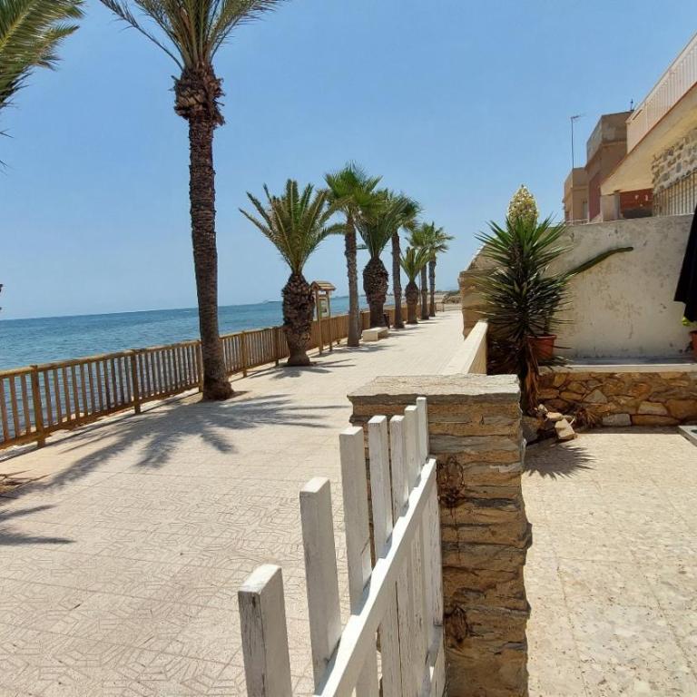 CHALET A 5 METROS DEL MAR.Wifi gratis - Three-Bedroom Apartment - 11