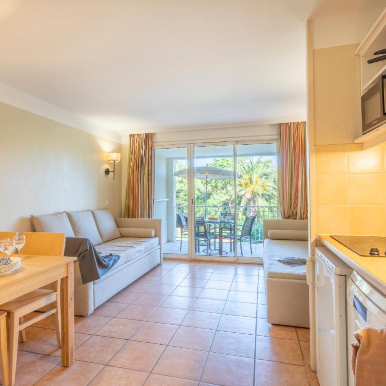 Résidence Pierre & Vacances le Hameau de la Pinède - Appartement 1 Chambre avec Climatisation et Balcon (5 Personnes) - Vue sur la Piscine - 8