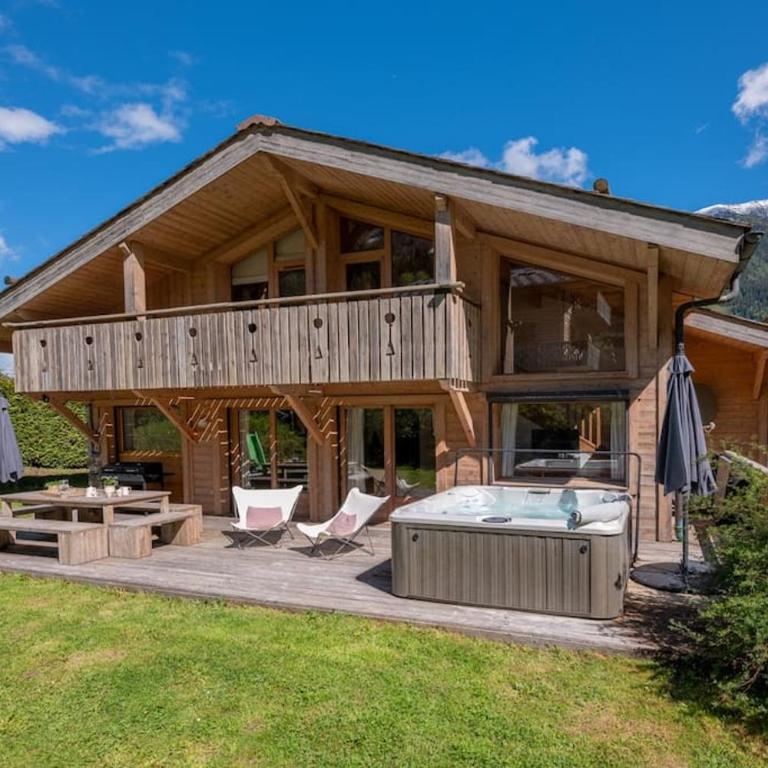 Chalet Les Granges - 4 Bedrooms with Jacuzzi and BBQ - By Cozee Rentals - Chalet - 11