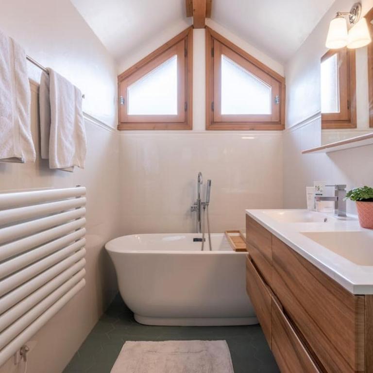 Chalet Les Granges - 4 Bedrooms with Jacuzzi and BBQ - By Cozee Rentals - Chalet - 12