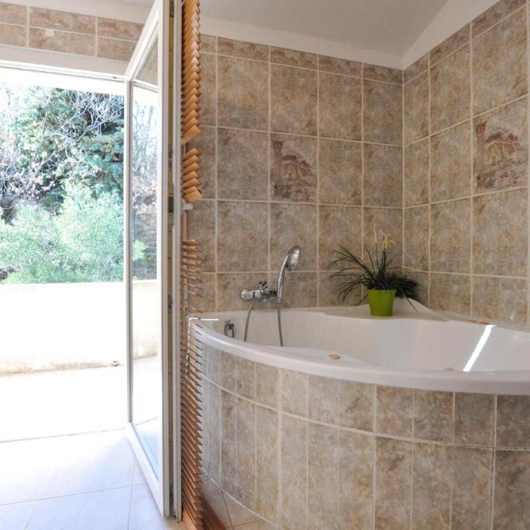 Pet Friendly Home In Les Adrets - Casa Vacanza con 5 Camere da Letto - 31