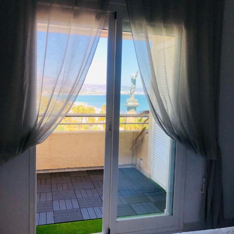 TopMarbella Marina Banus Luxury Apartment - Marbella Marina Banus luxurious Apartment Sea Views - Family Two-Bedroom Apartment with View - 7