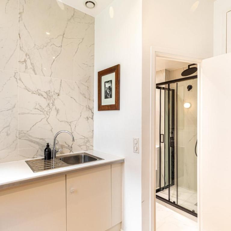 GuestReady - Élysée Palace Marble Haven - Studio - 14