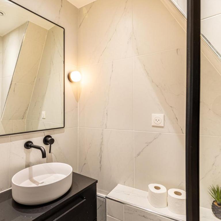GuestReady - Élysée Palace Marble Haven - Studio - 13