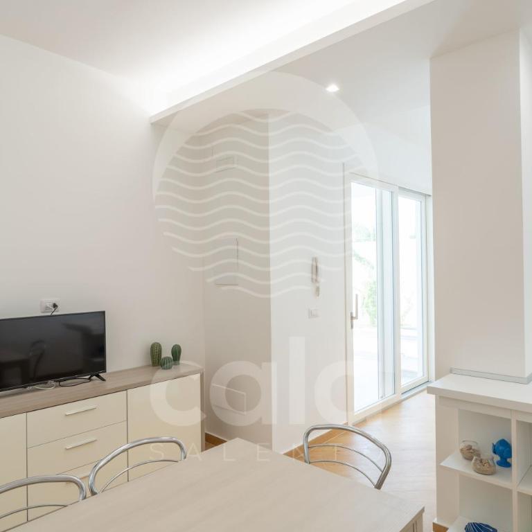 Villa Waterfront By Cala Salento - Six-Bedroom House - 3