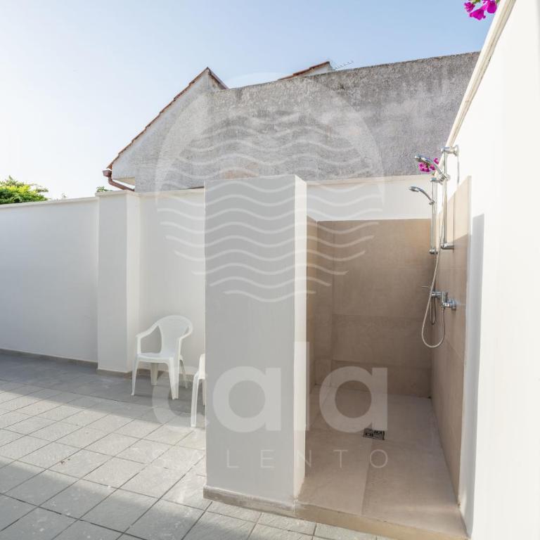 Villa Waterfront By Cala Salento - Six-Bedroom House - 27