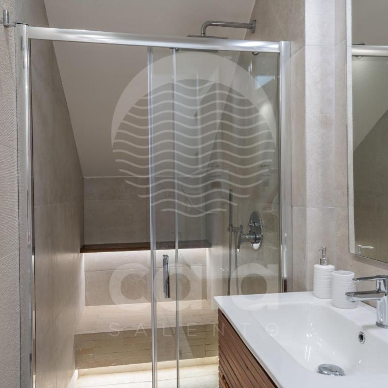 Villa Waterfront By Cala Salento - Six-Bedroom House - 28