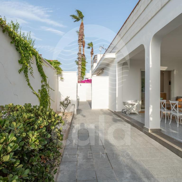 Villa Waterfront By Cala Salento - Six-Bedroom House - 2