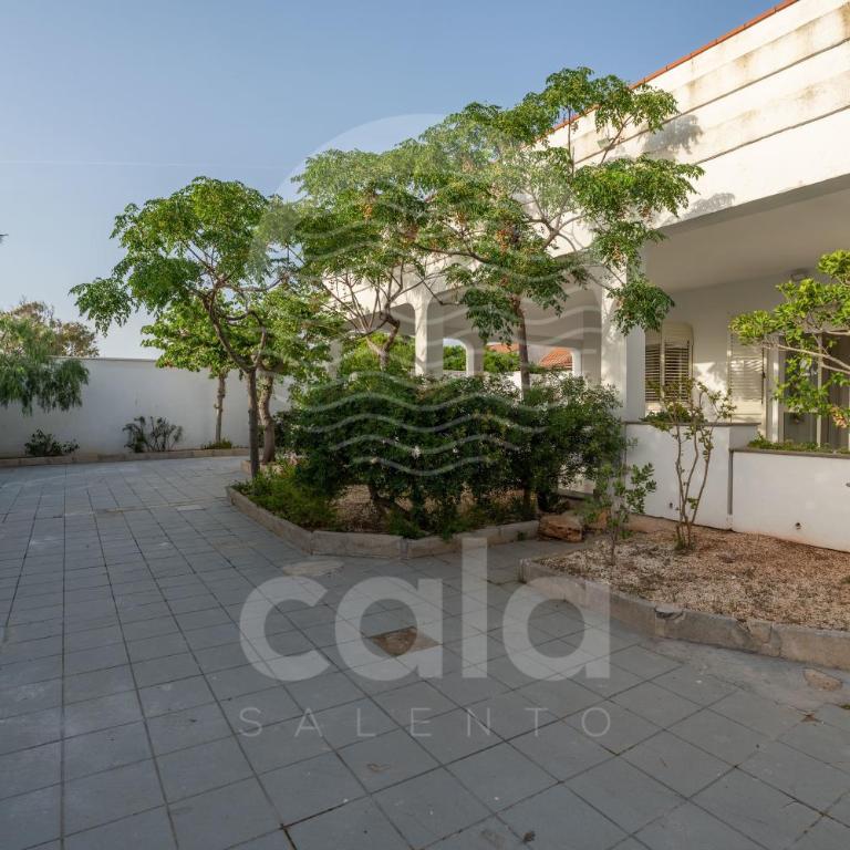 Villa Waterfront By Cala Salento - Six-Bedroom House - 42