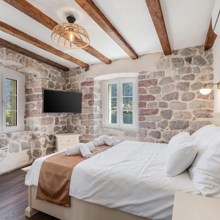Seaside Stone House - Bella Vista - Three-Bedroom House - 7