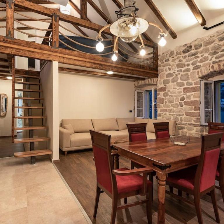 Seaside Stone House - Bella Vista - Three-Bedroom House - 8