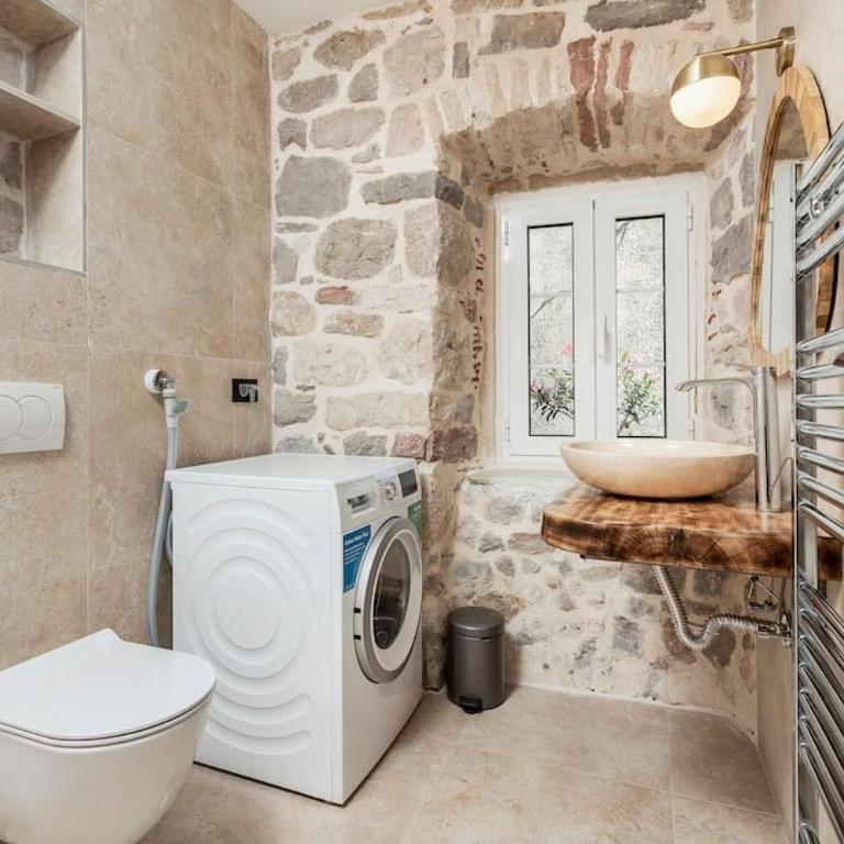 Seaside Stone House - Bella Vista - Three-Bedroom House - 9