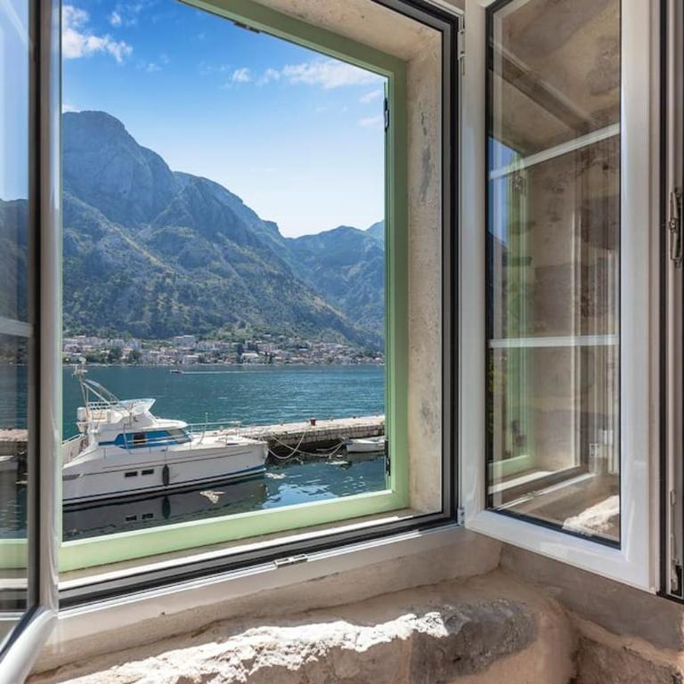 Seaside Stone House - Bella Vista - Three-Bedroom House - 3