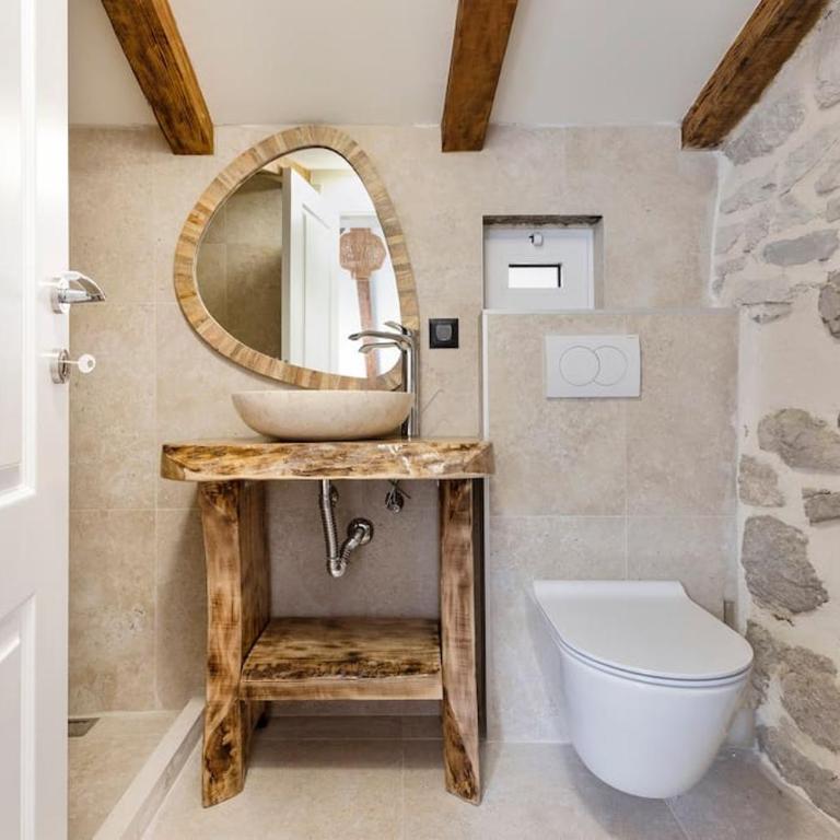 Seaside Stone House - Bella Vista - Three-Bedroom House - 13