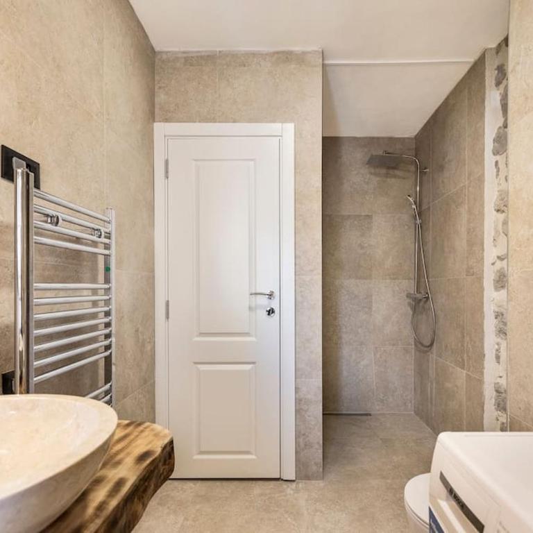 Seaside Stone House - Bella Vista - Three-Bedroom House - 23