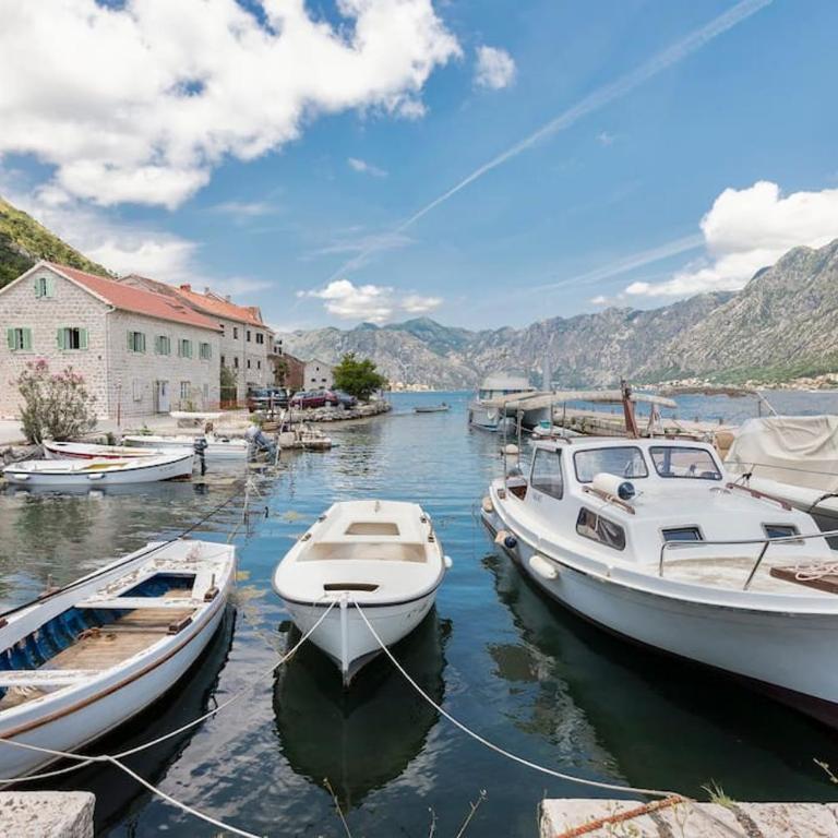 Seaside Stone House - Bella Vista - Three-Bedroom House - 4