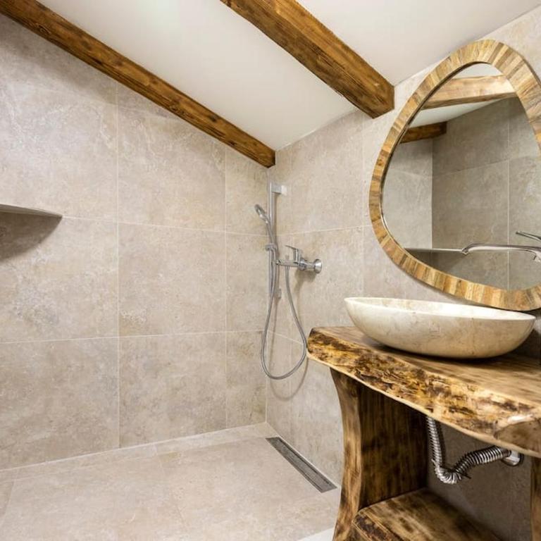 Seaside Stone House - Bella Vista - Three-Bedroom House - 24