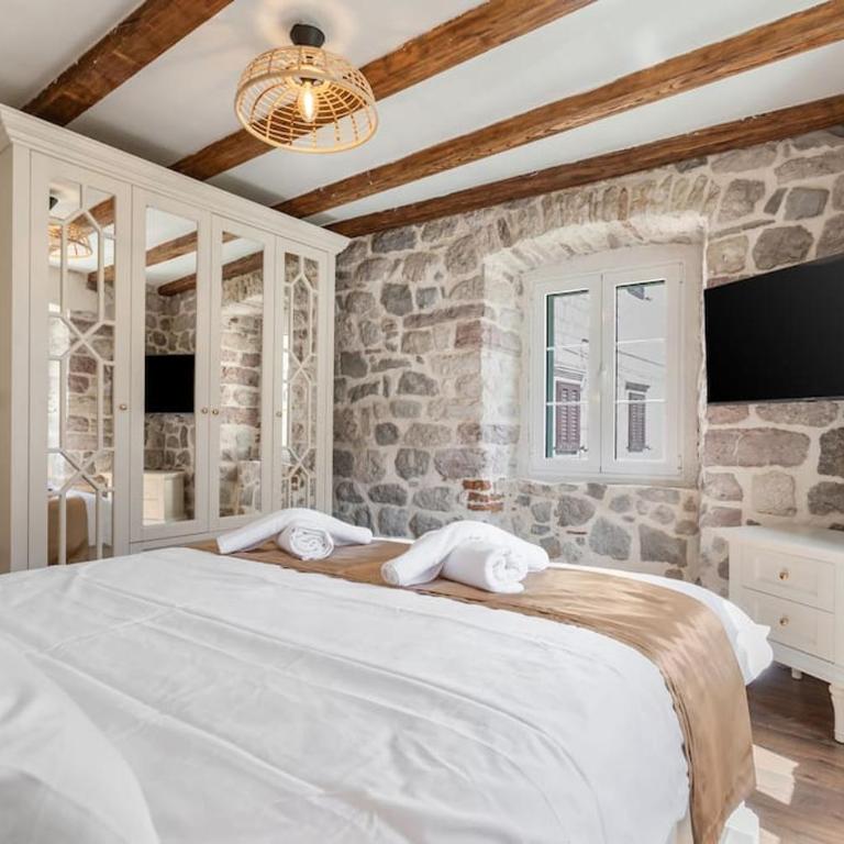Seaside Stone House - Bella Vista - Three-Bedroom House - 27