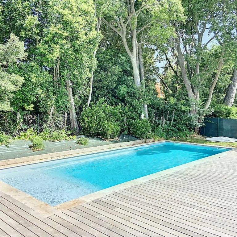 Appartement Standing avec Terrasse, Piscine et Accès Plage, 2 Chambres, Climatisé, Parking, PMR - FR-1-770-28 - Appartement - 1