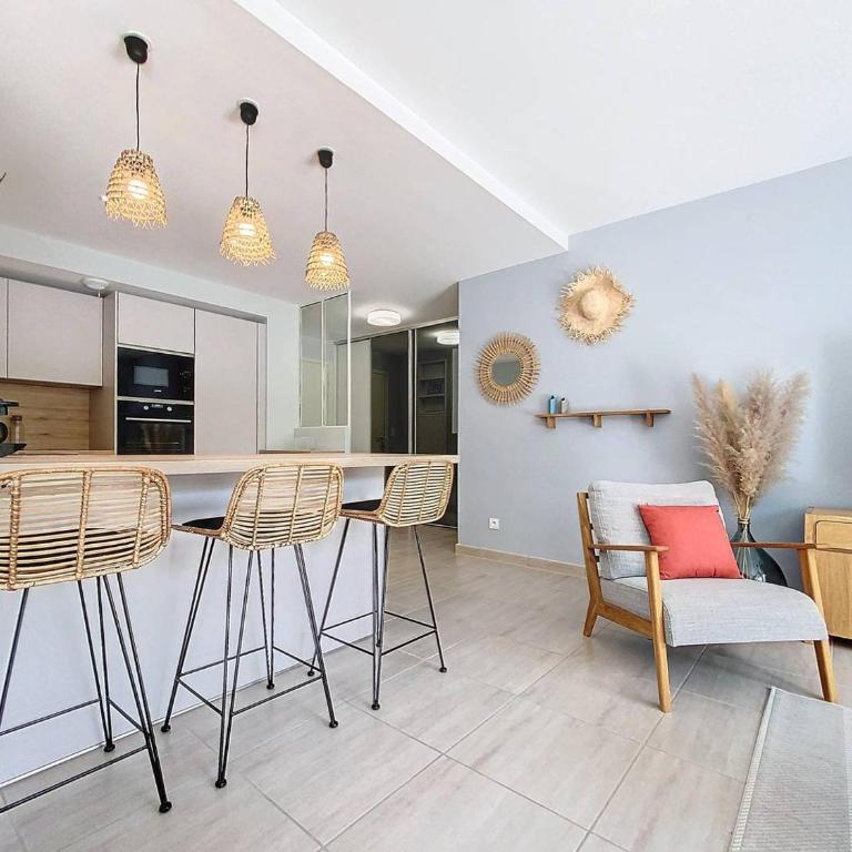 Appartement Standing avec Terrasse, Piscine et Accès Plage, 2 Chambres, Climatisé, Parking, PMR - FR-1-770-28 - Appartement - 8