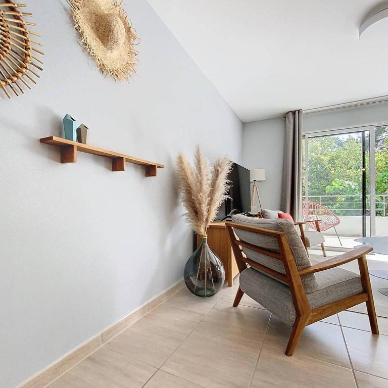 Appartement Standing avec Terrasse, Piscine et Accès Plage, 2 Chambres, Climatisé, Parking, PMR - FR-1-770-28 - Appartement - 13