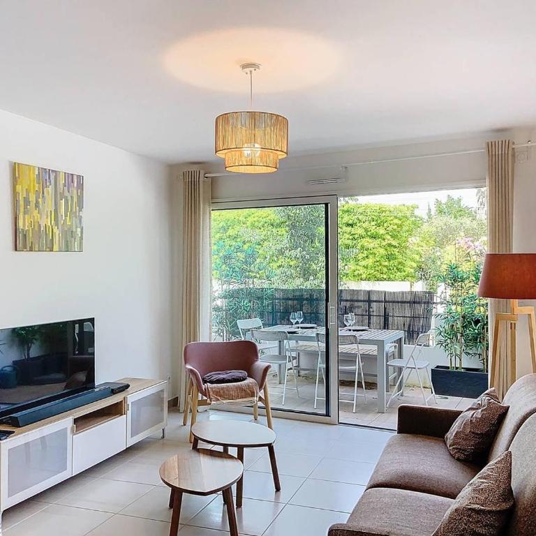 Appartement à 150m plage des Lecques, climatisé, piscine, terrasse, 2 chambres, parking - 4 étoiles - FR-1-770-29 - Appartement - 7