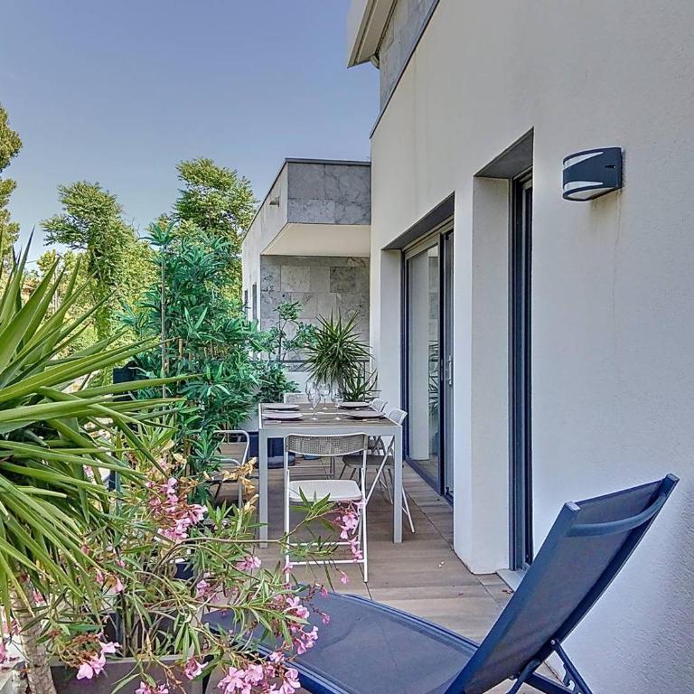 Appartement à 150m plage des Lecques, climatisé, piscine, terrasse, 2 chambres, parking - 4 étoiles - FR-1-770-29 - Appartement - 11