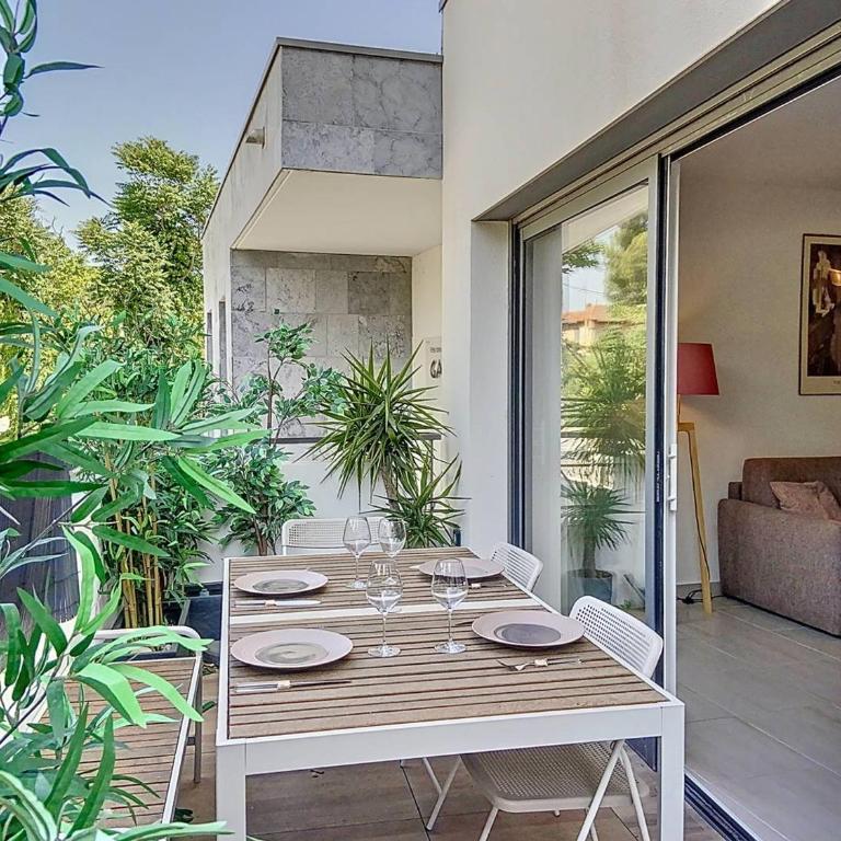 Appartement à 150m plage des Lecques, climatisé, piscine, terrasse, 2 chambres, parking - 4 étoiles - FR-1-770-29 - Appartement - 12