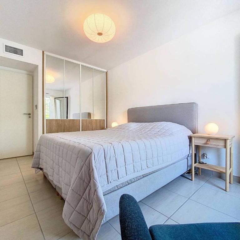 Appartement à 150m plage des Lecques, climatisé, piscine, terrasse, 2 chambres, parking - 4 étoiles - FR-1-770-29 - Appartement - 15