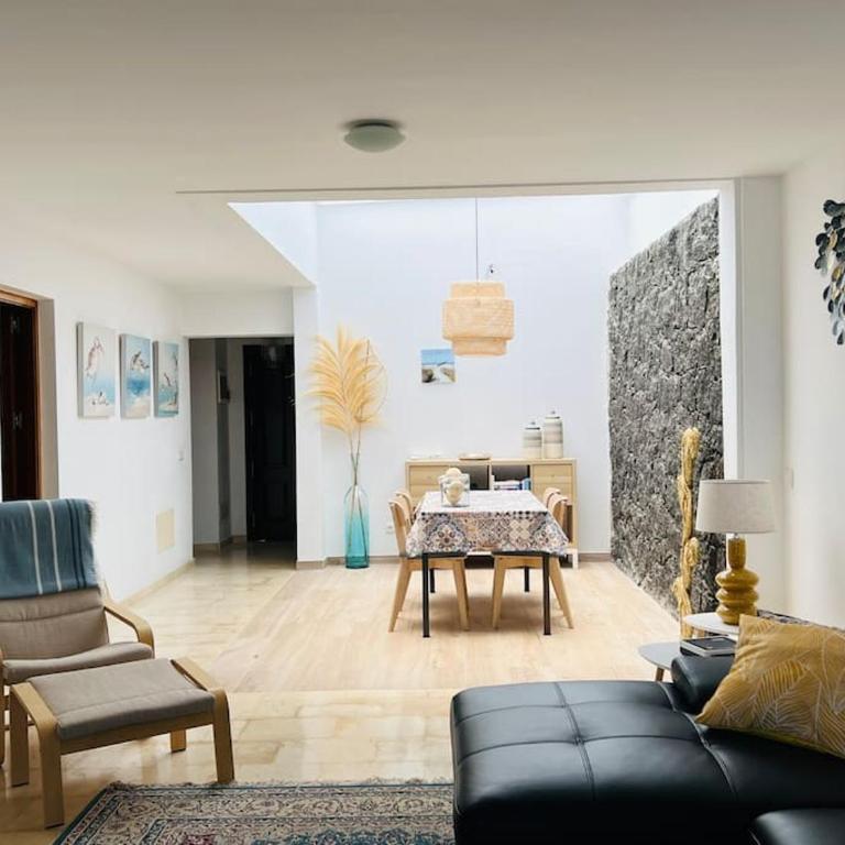 Lovely Villa Danielle - Three-Bedroom Villa - 2