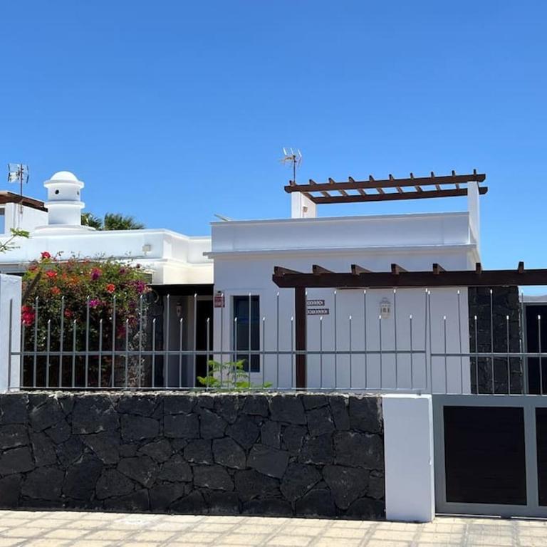 Lovely Villa Danielle - Three-Bedroom Villa - 13