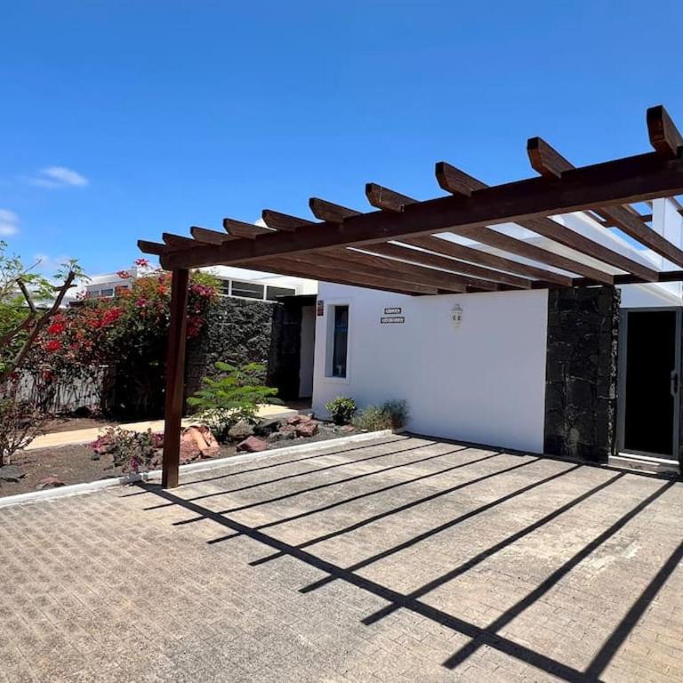 Lovely Villa Danielle - Three-Bedroom Villa - 7