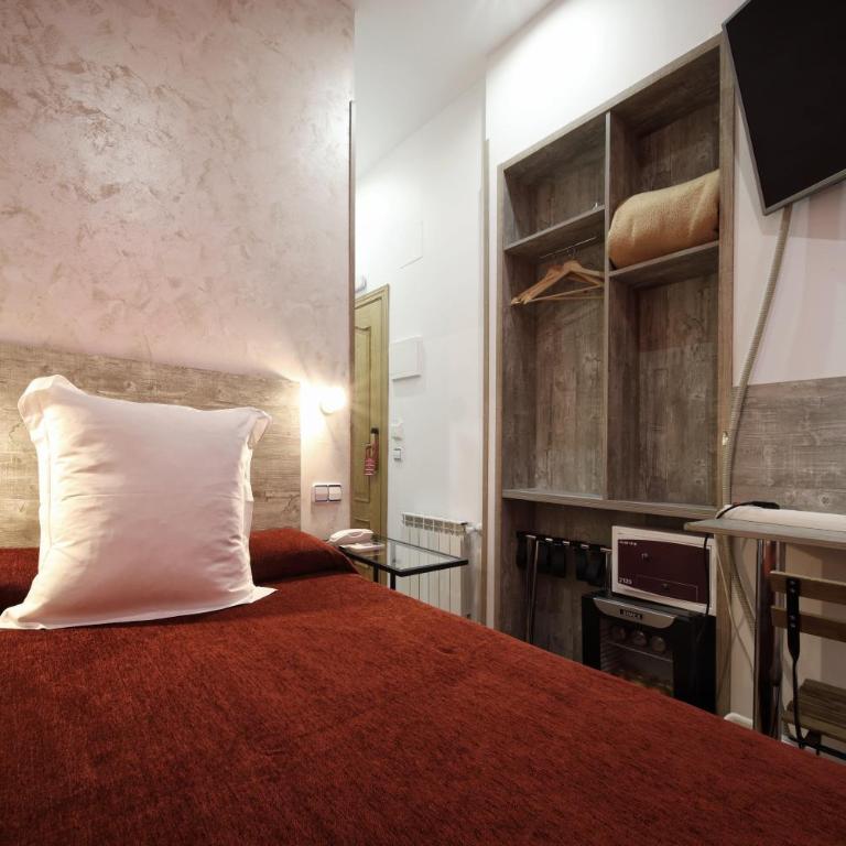 Hostal Las Fuentes - Interior Small Double Room - 1
