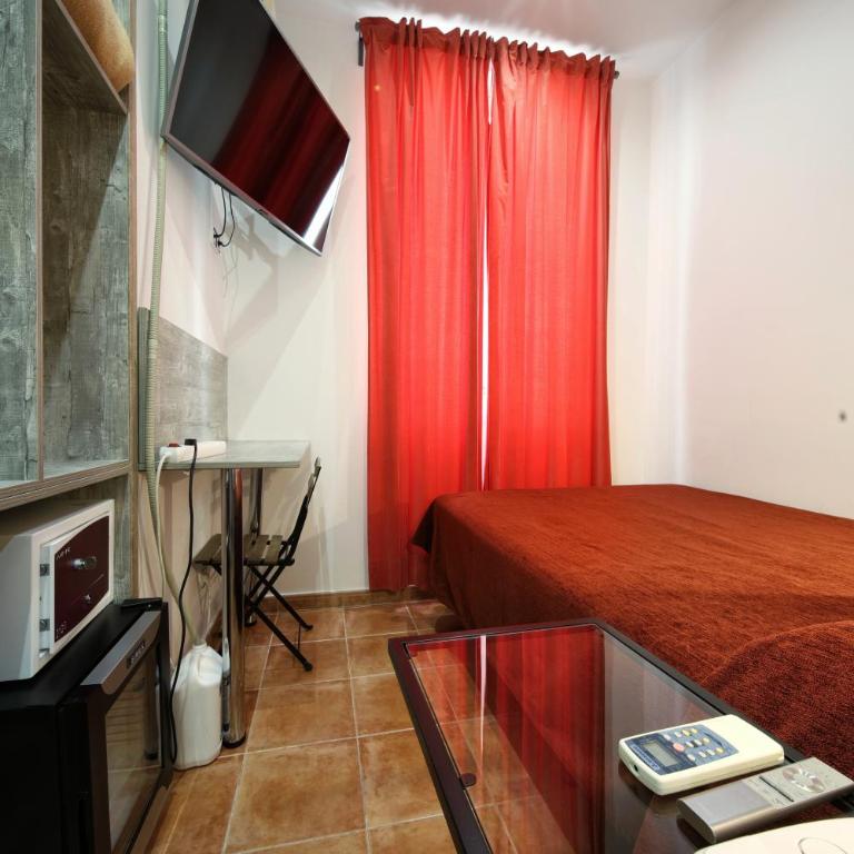 Hostal Las Fuentes - Interior Small Double Room - 3