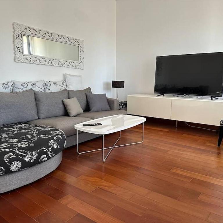 Sasha's apartment - One-Bedroom Apartment - 1