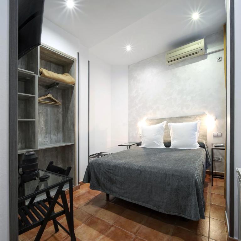 Hostal Las Fuentes - Interior Comfort Double Room - 9