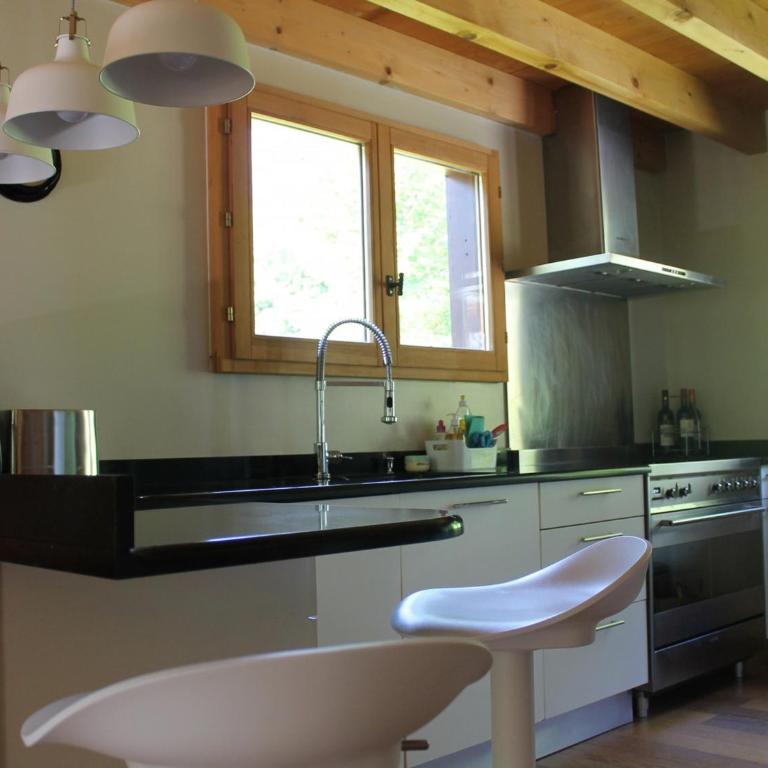 Chalet de charme 8 pers, cheminée, jacuzzi, parking - FR-1-676-96 - Chalet - 6