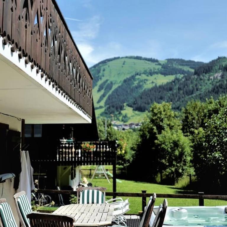 Chalet de charme 8 pers, cheminée, jacuzzi, parking - FR-1-676-96 - Chalet - 16